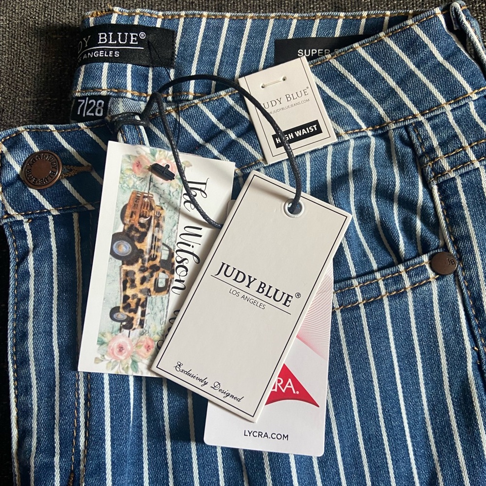 Judy Blue super flare jeans. - Picture 4 of 4